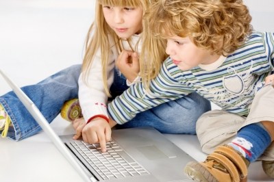Niños con ordenador_vamos creciendo
